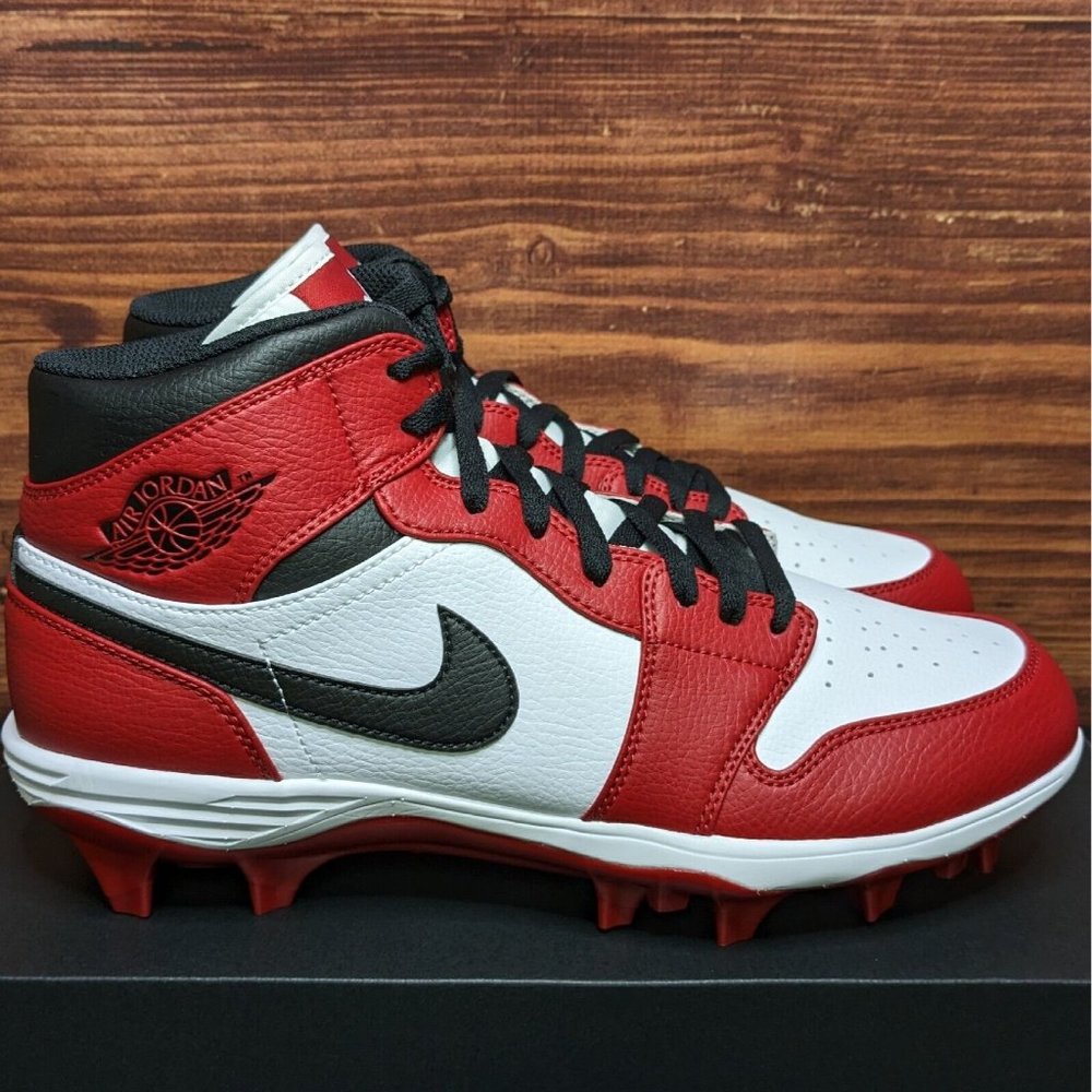 Nike Air Jordan 1 Mid TD Men's 9 Chicago Red White football cleats FJ6805-106
